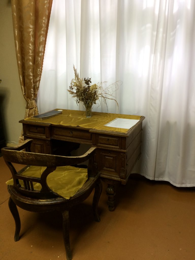 Усадьба Домотканово: старинная мебель на музейной службе